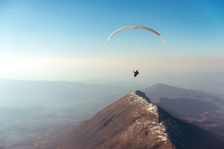 parasailing vs hang gliding